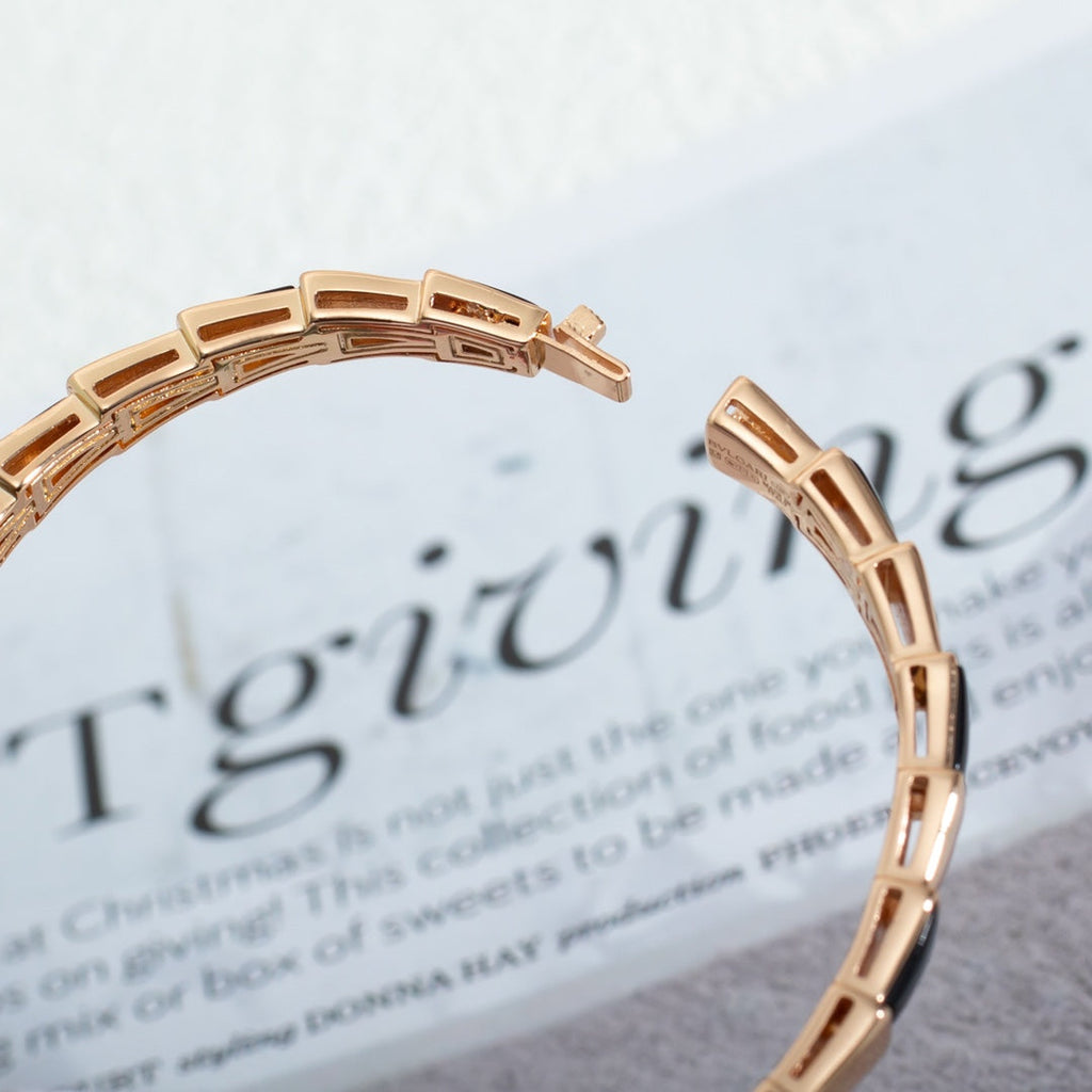 {"[⭐DORISW]SERPENTI BRACELET PINK GOLD ONYX": "【⭐DORISW】セルペンティ ブレスレット ピンクゴールド オニキス"}