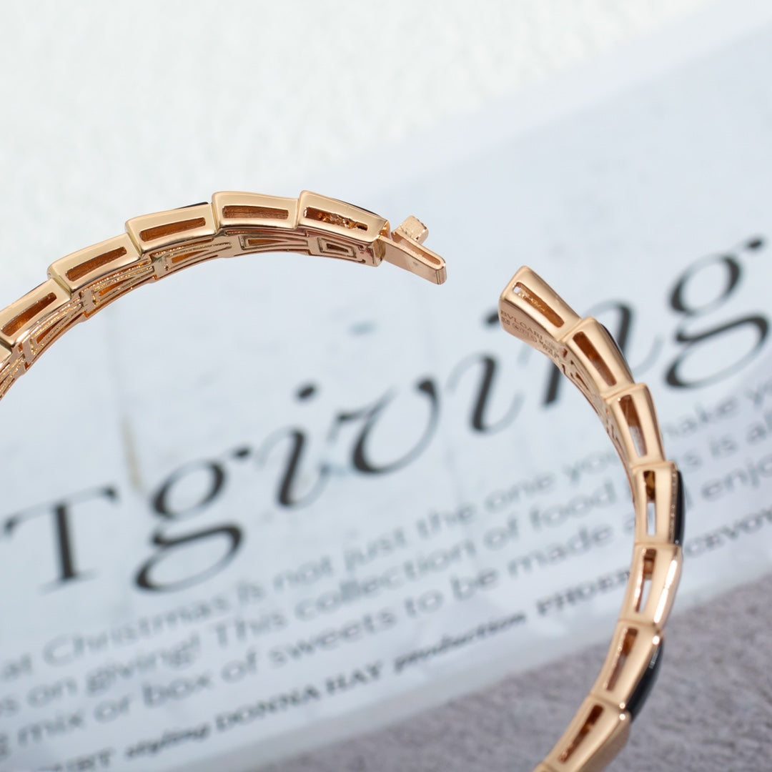 {"[⭐DORISW]SERPENTI BRACELET PINK GOLD ONYX": "【⭐DORISW】セルペンティ ブレスレット ピンクゴールド オニキス"}