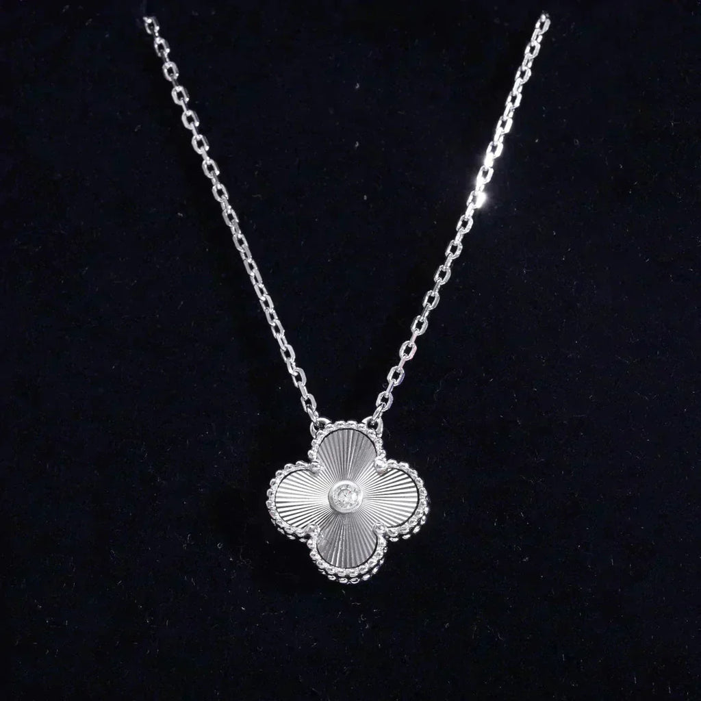 [⭐DORISW] CLOVER 15MM ダイヤモンドレーザーネックレス シルバー