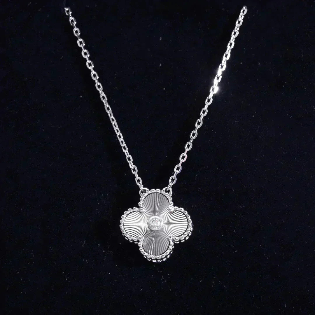[⭐DORISW] CLOVER 15MM ダイヤモンドレーザーネックレス シルバー