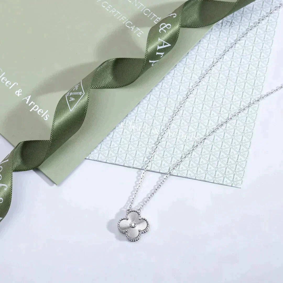 [⭐DORISW] CLOVER 15MM ダイヤモンドレーザーネックレス シルバー
