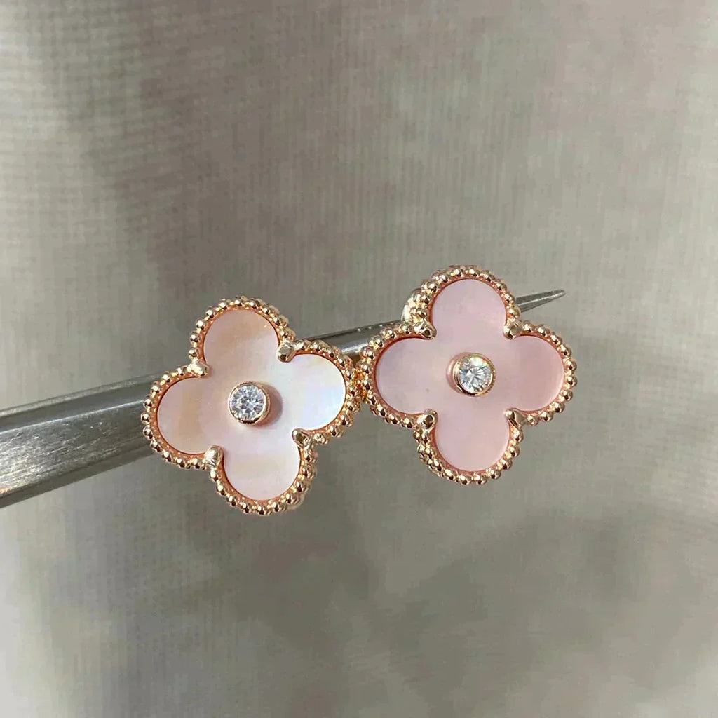 {
  "[⭐DORISW] CLOVER MEDIUM 1 MOTIFS  PINK MOP DIAMOND EARRINGS": "[⭐DORISW] クローバー ミディアム 1モチーフ ピンクマザーオブパール ダイヤモンド ピアス"
}