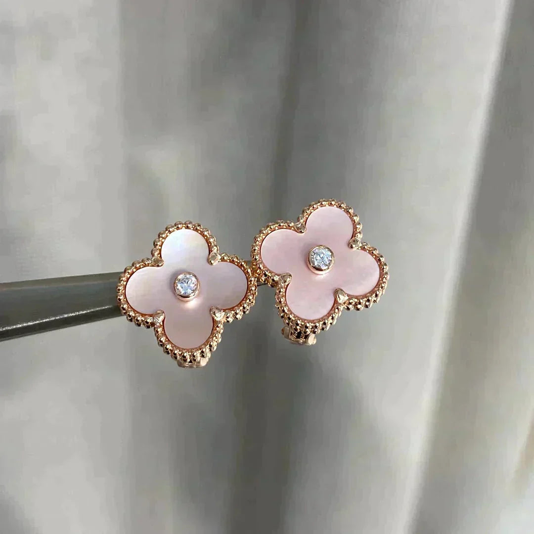 {
  "[⭐DORISW] CLOVER MEDIUM 1 MOTIFS  PINK MOP DIAMOND EARRINGS": "[⭐DORISW] クローバー ミディアム 1モチーフ ピンクマザーオブパール ダイヤモンド ピアス"
}