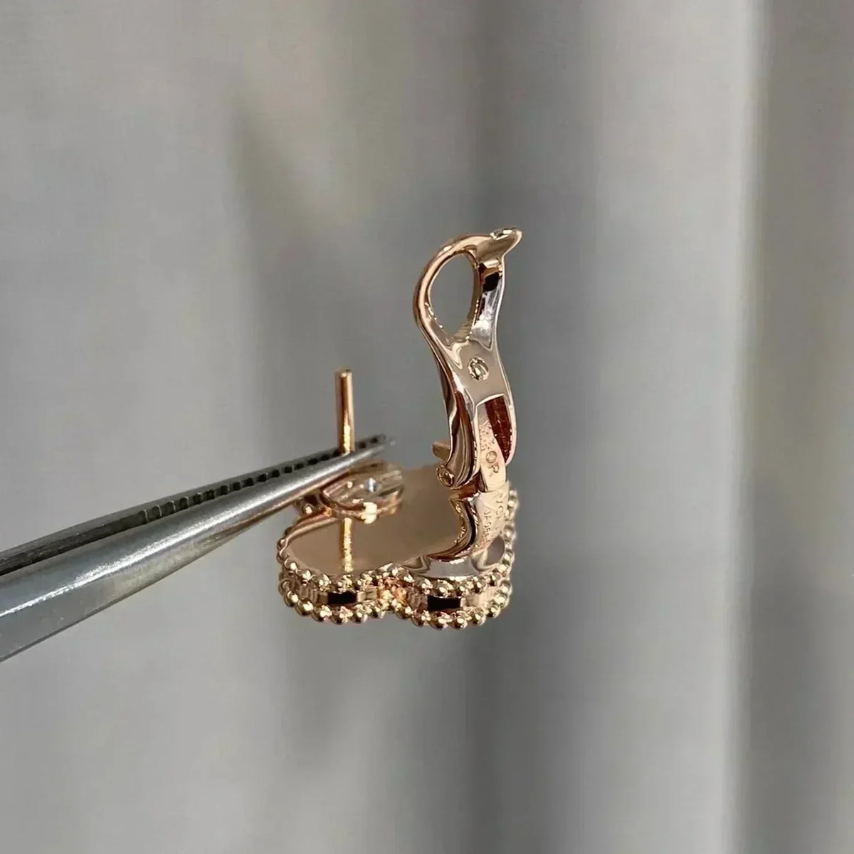 {
  "[⭐DORISW] CLOVER MEDIUM 1 MOTIFS  PINK MOP DIAMOND EARRINGS": "[⭐DORISW] クローバー ミディアム 1モチーフ ピンクマザーオブパール ダイヤモンド ピアス"
}