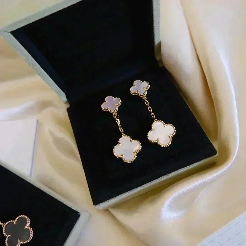 [⭐DORISW] CLOVER 2 MOTIF WHITE MOP EARRINGS