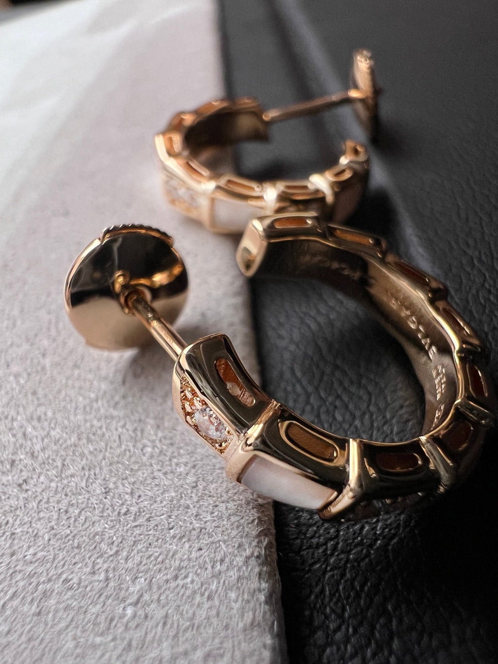 [⭐DORISW]SERPENTI OHRRINGE AUS ROSÉGOLD MIT PERLMUTT