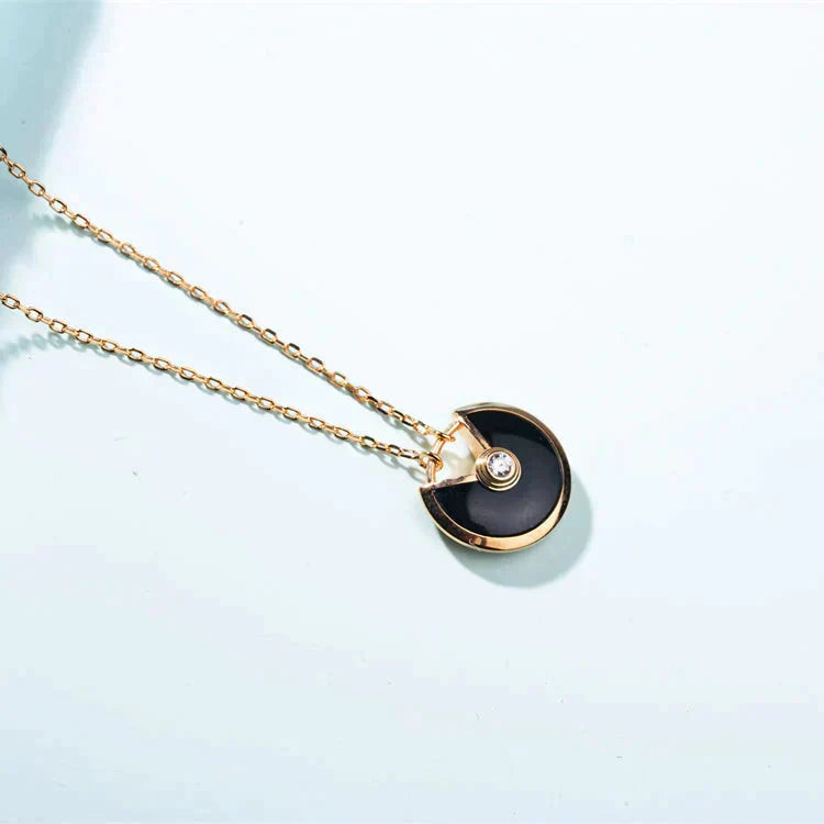 [⭐DORISW] AMULETTE GOLD CARNELIAN ONYX NECKLACE
