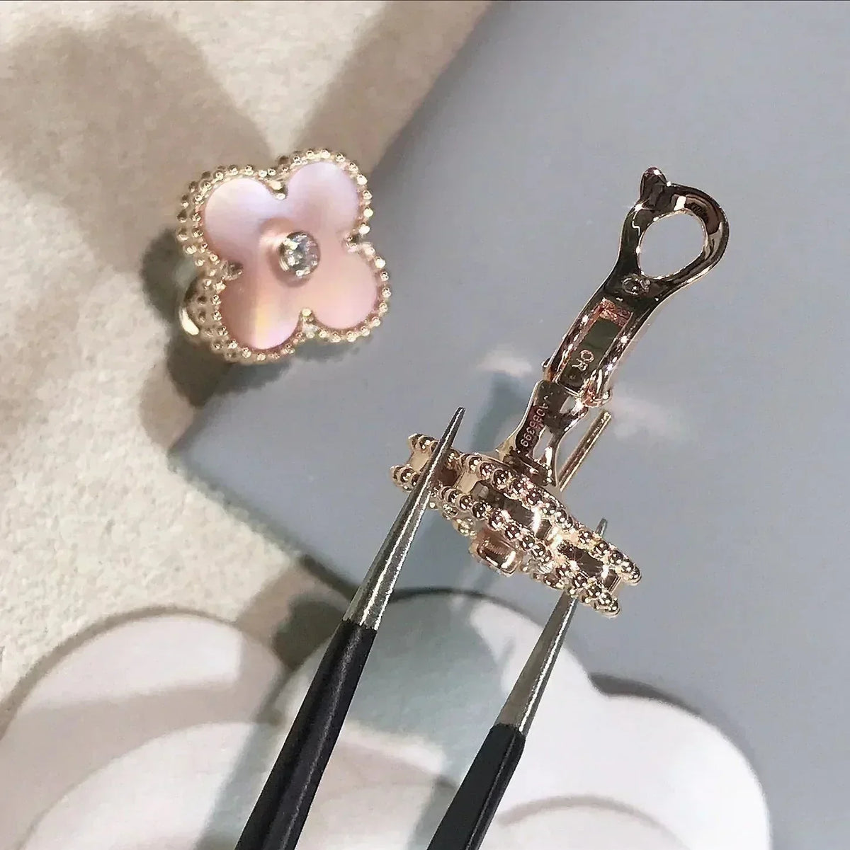 {
  "[⭐DORISW] CLOVER MEDIUM 1 MOTIFS  PINK MOP DIAMOND EARRINGS": "[⭐DORISW] クローバー ミディアム 1モチーフ ピンクマザーオブパール ダイヤモンド ピアス"
}