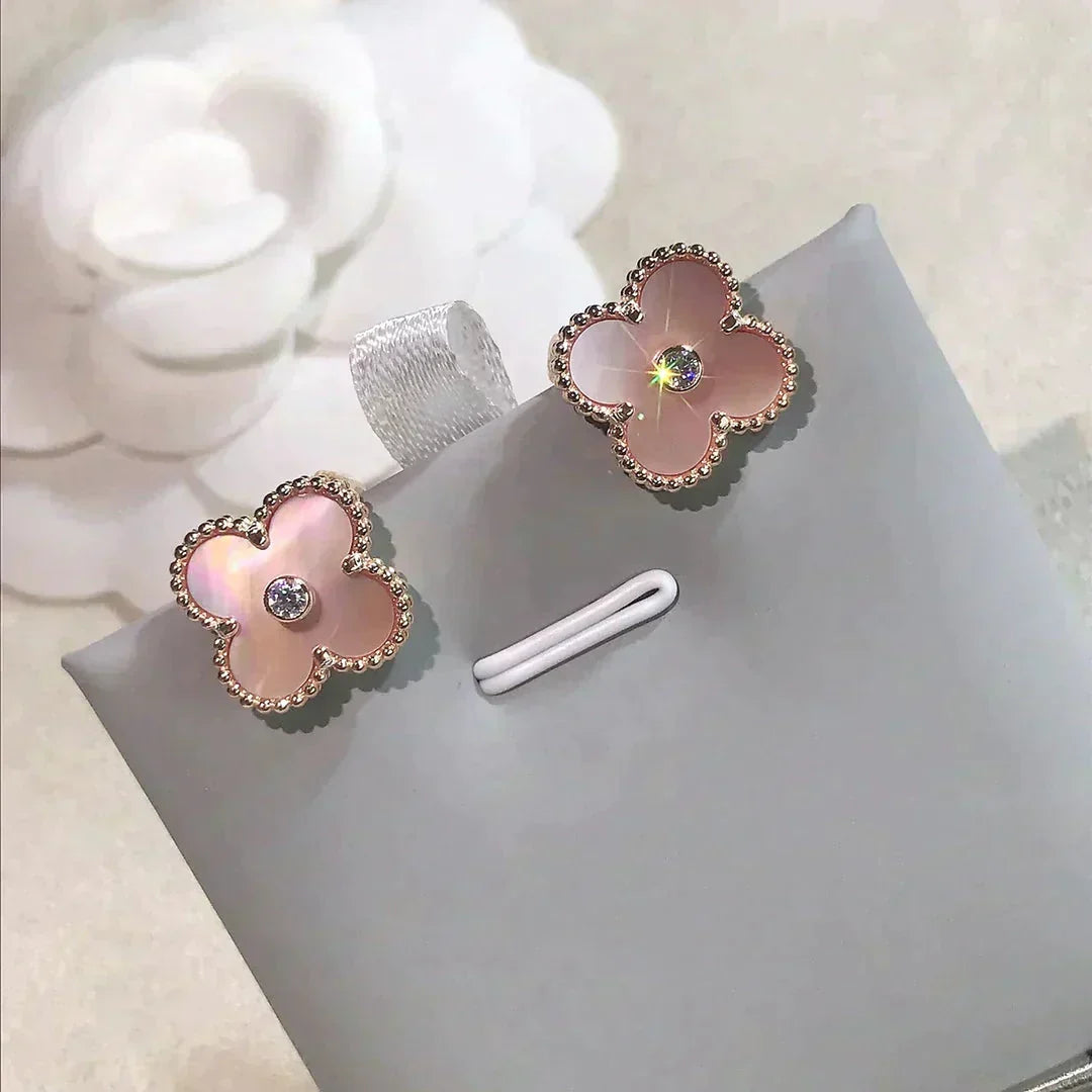 {
  "[⭐DORISW] CLOVER MEDIUM 1 MOTIFS  PINK MOP DIAMOND EARRINGS": "[⭐DORISW] クローバー ミディアム 1モチーフ ピンクマザーオブパール ダイヤモンド ピアス"
}