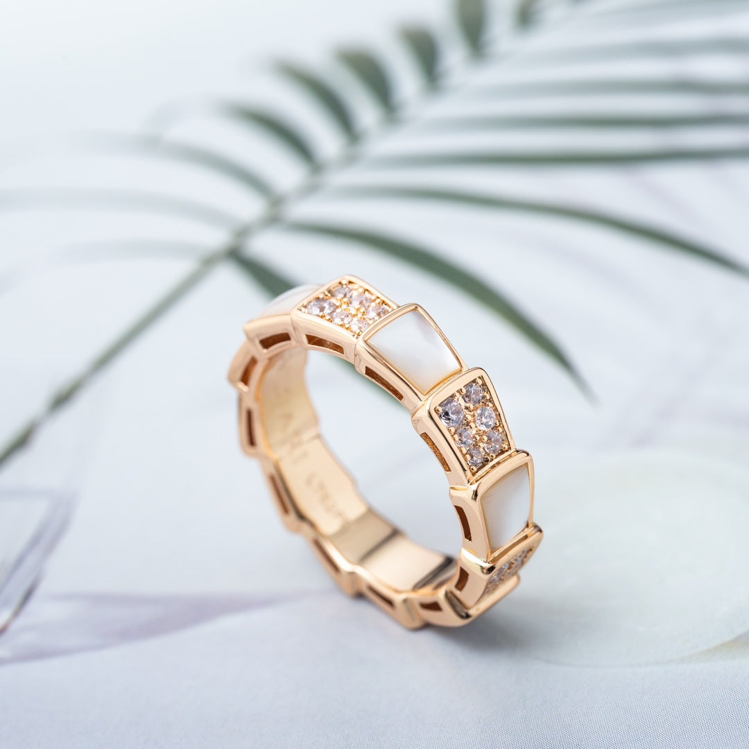 [⭐DORISW]SERPENTI RING ROSEGOLD PERLMUTT DIAMANT-PAVÉ 4MM