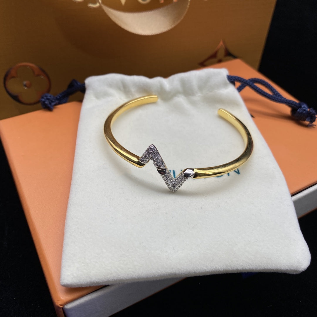 {
  "[⭐DORISW] VOLTE UPSITE DOWN DIAMOND GOLD OPEN BRACELET": "[⭐DORISW] VOLTE アップサイドダウン ダイヤモンド ゴールド オープンブレスレット"
}