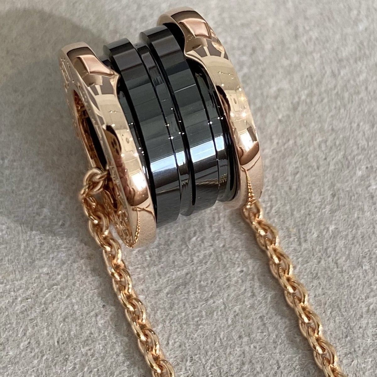 [⭐DORISW]ZERO 1 HALSKETTE AUS SCHWARZER KERAMIK UND ROSÉGOLD