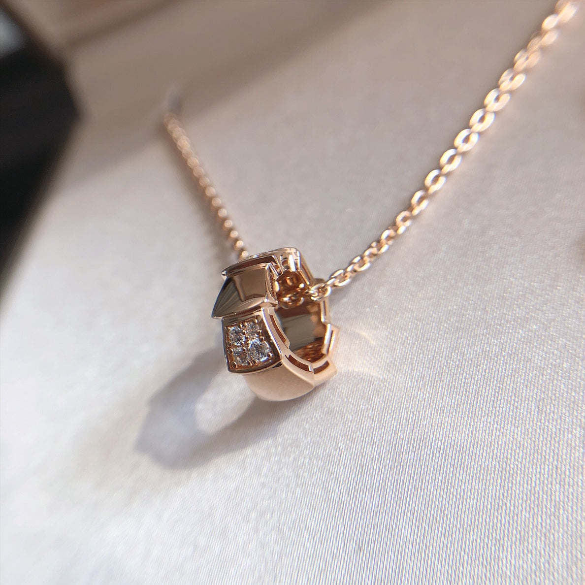 [⭐DORISW]SERPENTI ANHÄNGER-HALSKETTE AUS ROSÉGOLD MIT DIAMANTEN