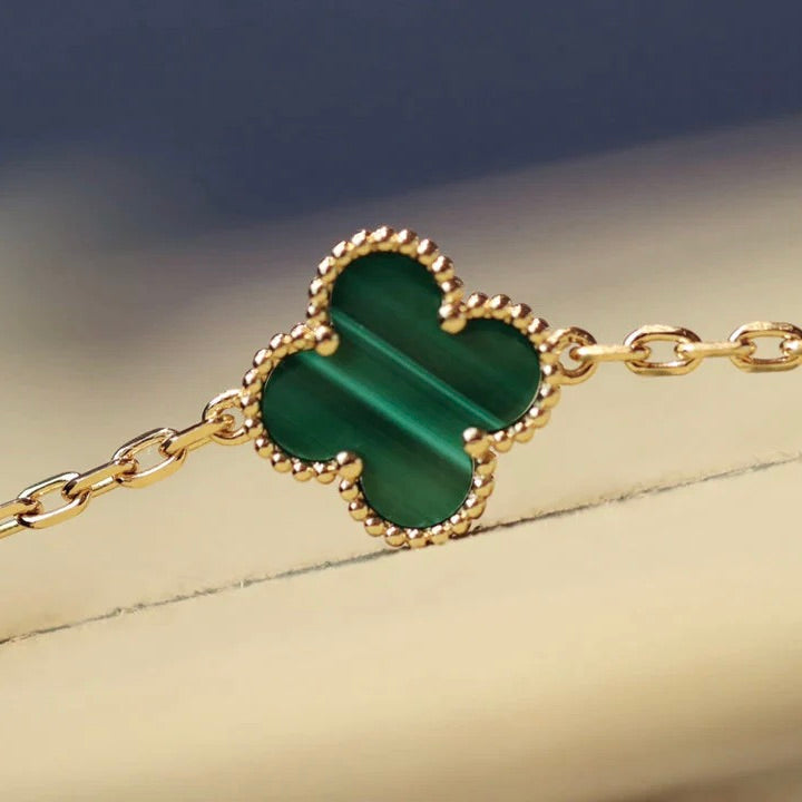 {
  "[⭐DORISW] CLOVER 20 MOTIFS MALACHITE DIAMOND NECKLACE": "[⭐DORISW] クローバー 20モチーフ マラカイト ダイヤモンド ネックレス"
}