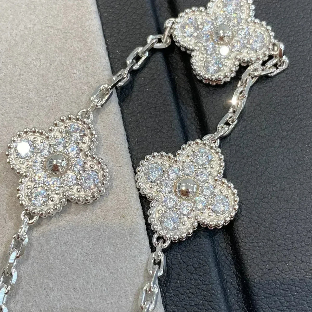 [[⭐DORISW] ] New  CLOVER 5 MOTIF FULL DIAMOND BRACELET COLLECTION