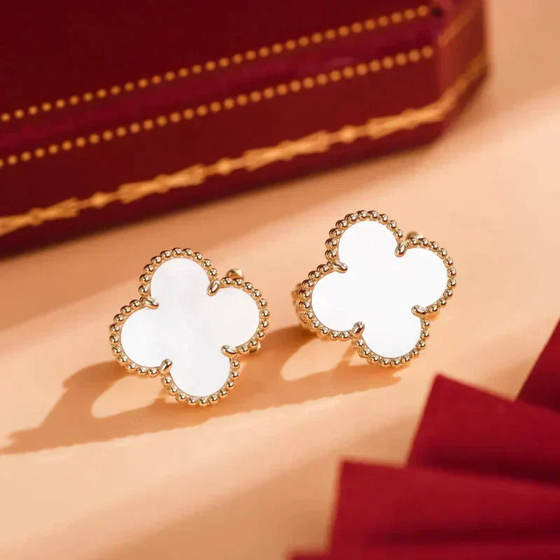 [⭐DORISW] CLOVER MEDIUM 1 MOTIFS  WHITE MOP STUD EARRINGS