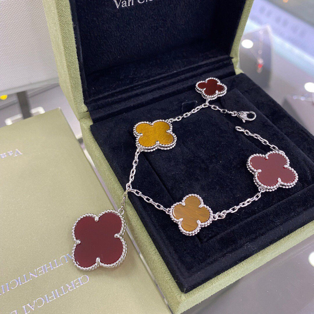 {
"⭐DORISW] CLOVER 5モチーフ シルバー カーネリアン タイガーアイ ブレスレット"
}