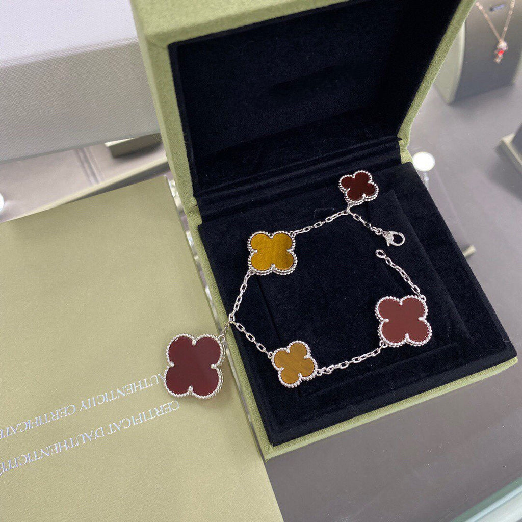 {
"⭐DORISW] CLOVER 5モチーフ シルバー カーネリアン タイガーアイ ブレスレット"
}