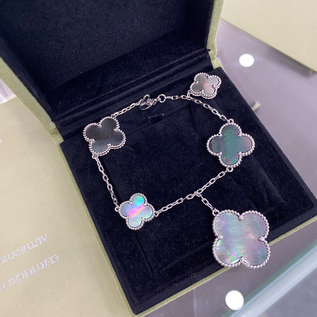 [⭐DORISW] CLOVER ARMBAND MIT 5 MOTIVEN, SILBER, DUNKLES PERLMUTT