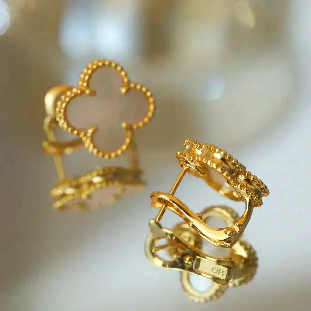 [⭐DORISW] CLOVER MEDIUM 1 MOTIFS  WHITE MOP STUD EARRINGS