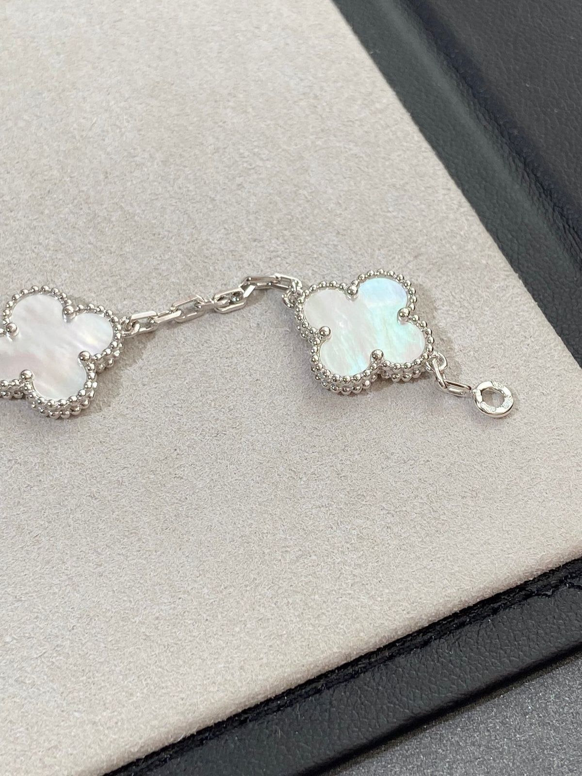 [[⭐DORISW] ]NEUE CLOVER WHITE PEARL MOP 5-MOTIV ARMBAND-KOLLEKTION