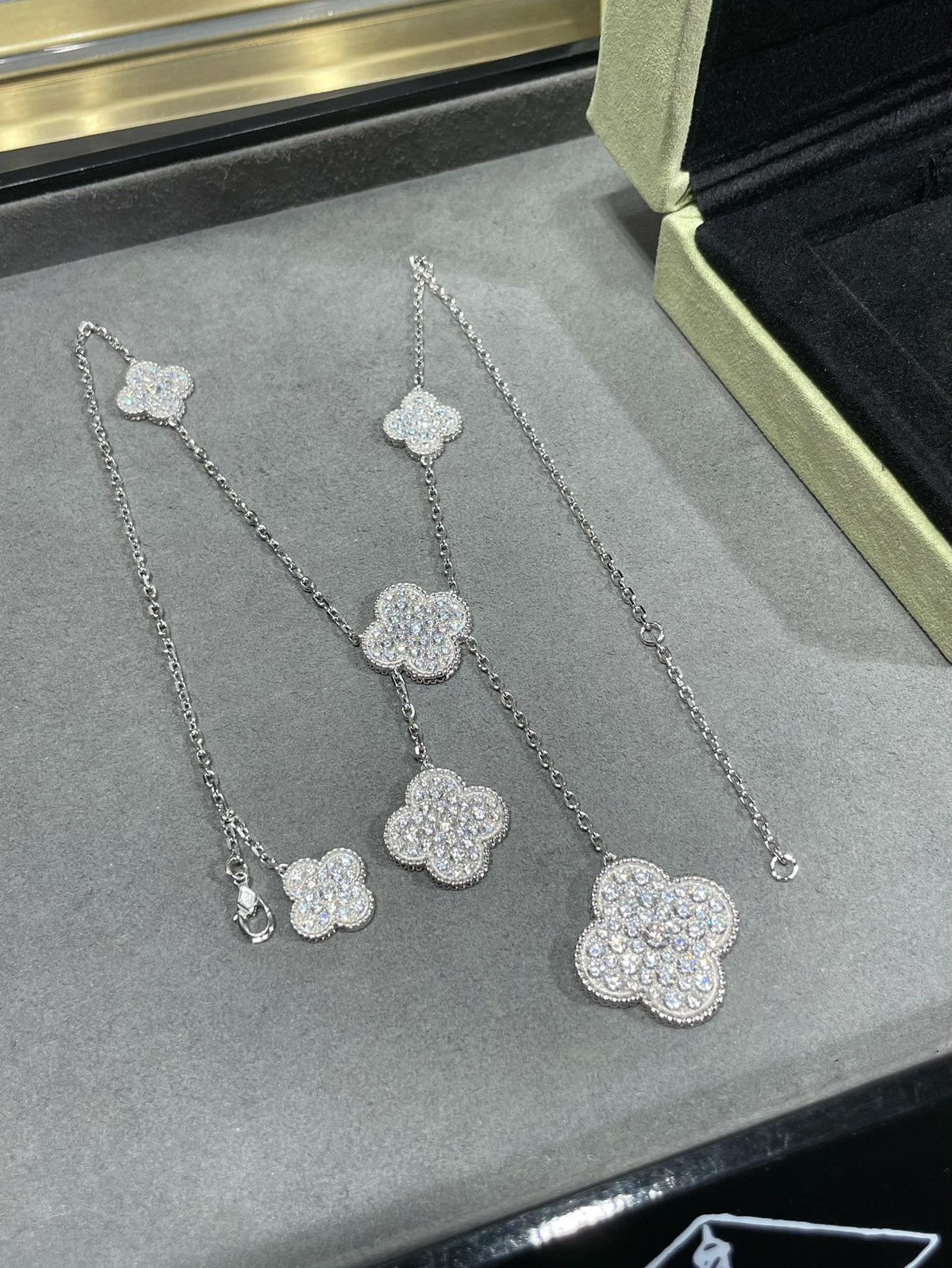 [⭐DORISW] CLOVER 6-MOTIV-HALSKETTE MIT DIAMANT-PAVÉ