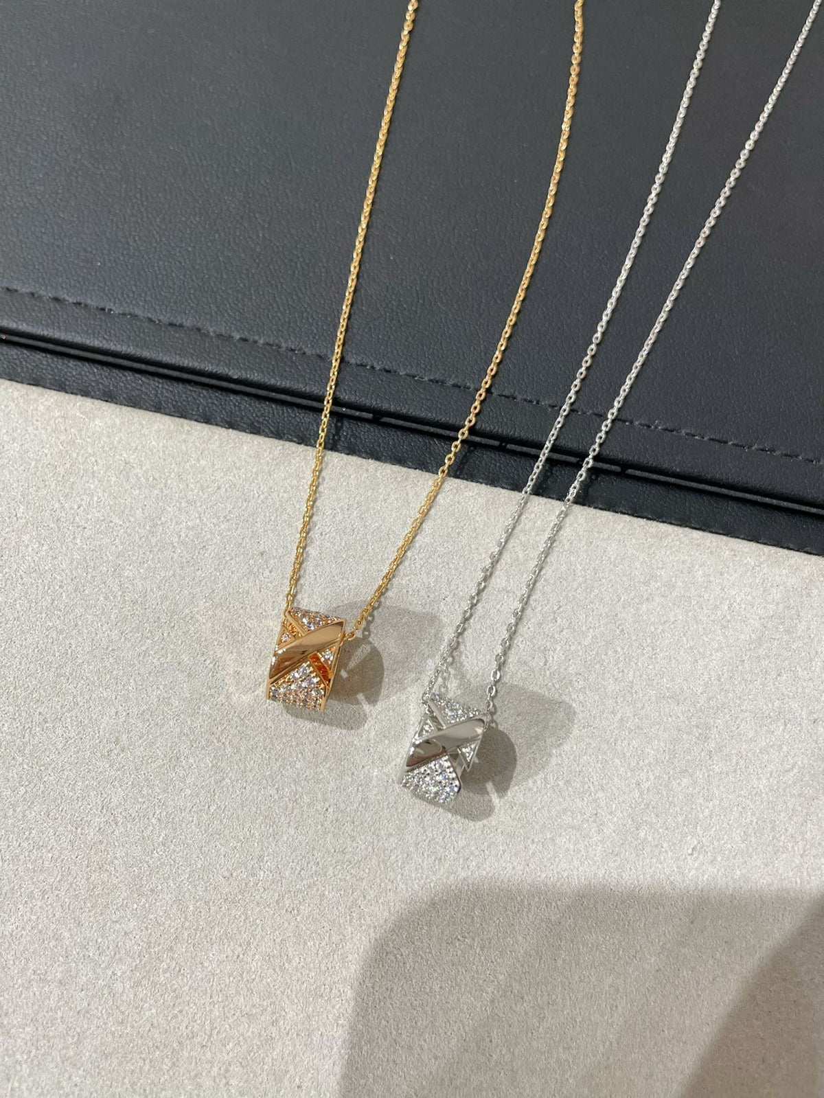 [⭐DORISW] LIENS EVIDENCE DIAMOND PAVED NECKLACE