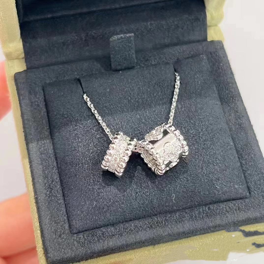 {
  "[⭐DORISW] PERLEE DOUBLE PENDANT SILVER DIAMOND NECKLACE": "[⭐DORISW] ペルレ ダブル ペンダント シルバー ダイヤモンド ネックレス"
}