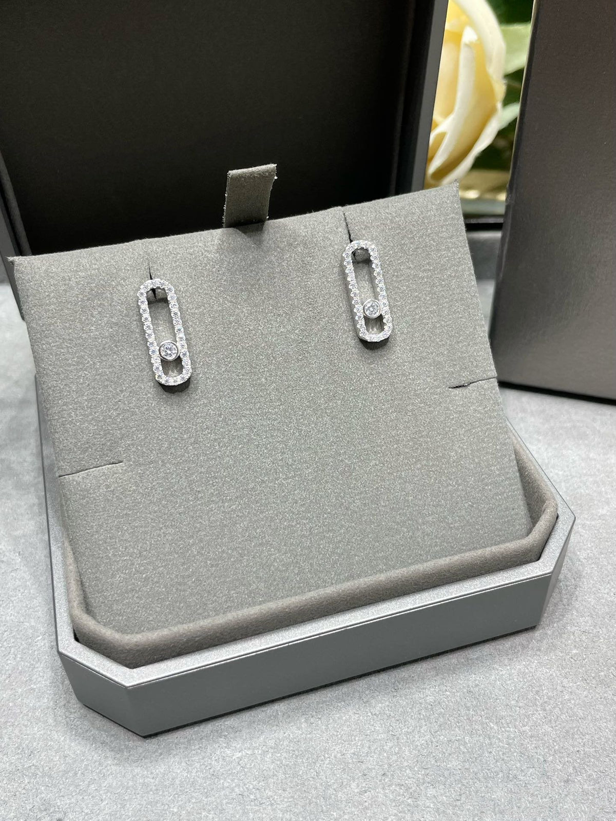 [[⭐DORISW] ] MOVE UNO DIAMANT-OHRSTECKER MIT PAVÉ-FASSUNG