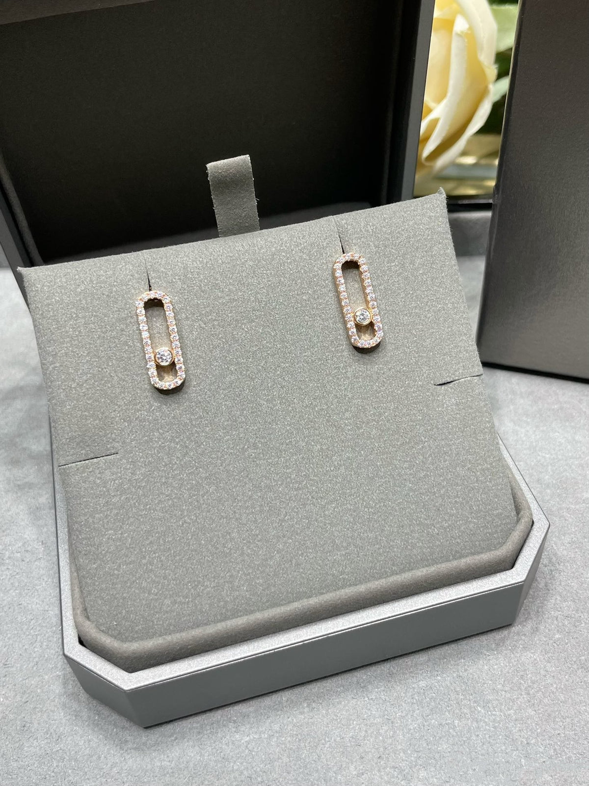 [[⭐DORISW] ] MOVE UNO DIAMANT-OHRSTECKER MIT PAVÉ-FASSUNG