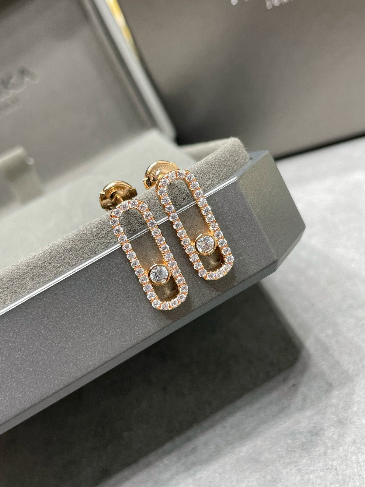 [[⭐DORISW] ] MOVE UNO DIAMANT-OHRSTECKER MIT PAVÉ-FASSUNG