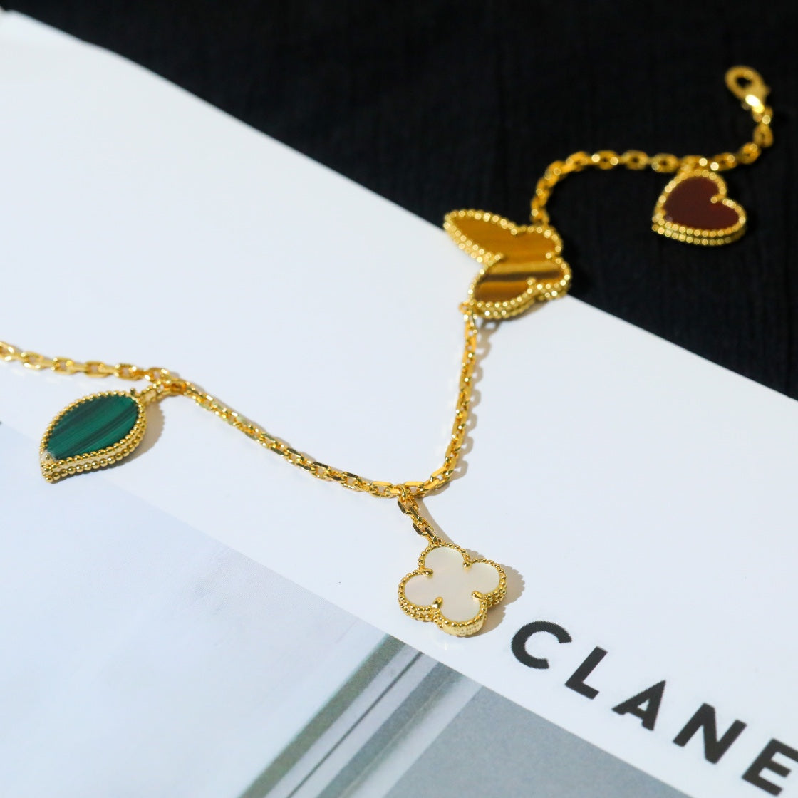 [⭐DORISW] GLÜCKSBRACELET MIT 5 MOTIVEN IN GOLD