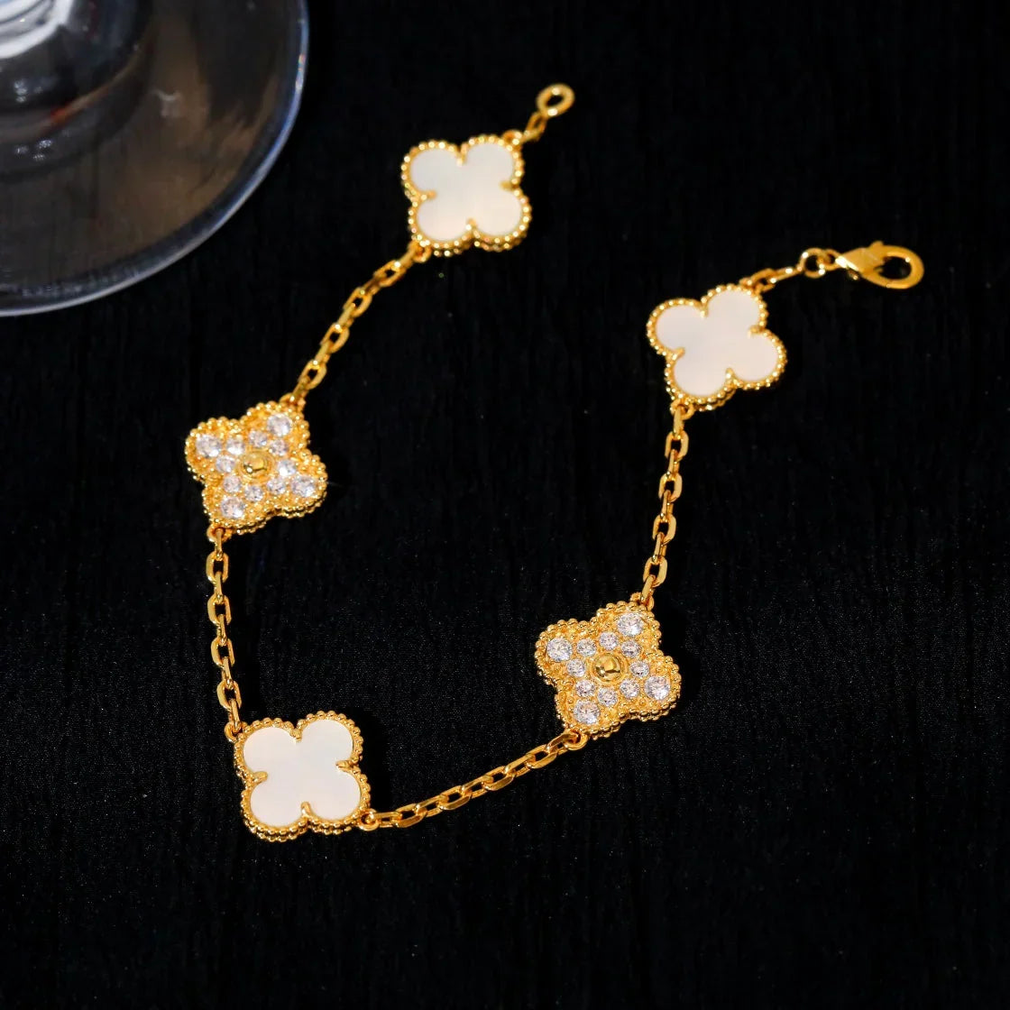[[⭐DORISW] ]NEUE CLOVER WHITE PEARL MOP 5-MOTIV ARMBAND-KOLLEKTION
