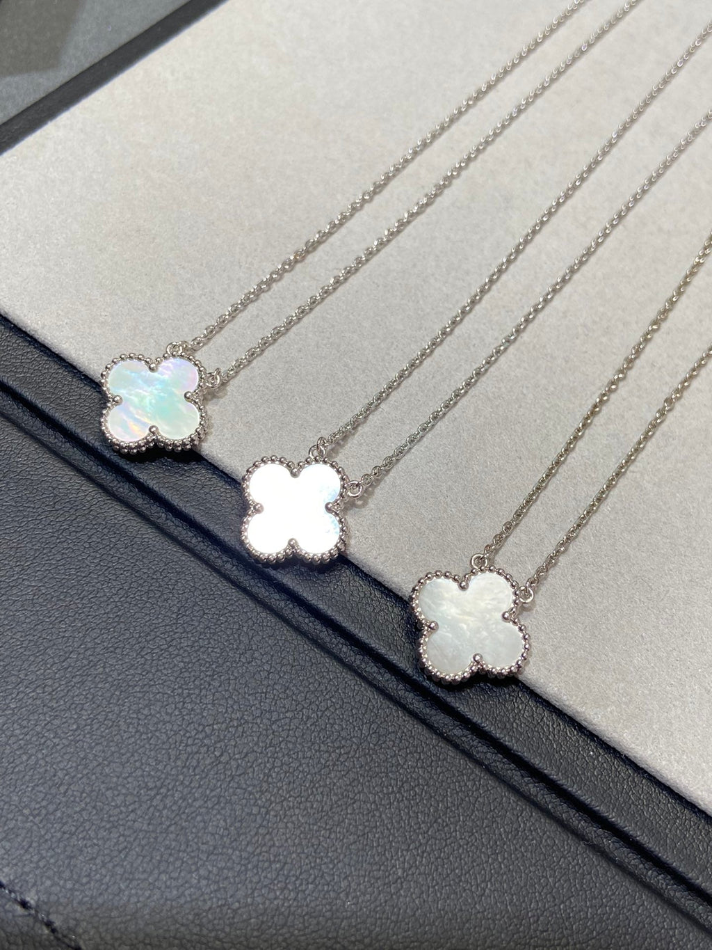 [⭐DORISW] CLOVER MEDIUM SILVER WHITE MOP NECKLACE