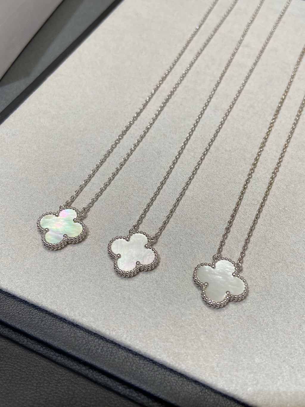 [⭐DORISW] CLOVER MEDIUM SILVER WHITE MOP NECKLACE