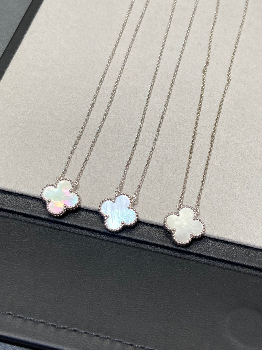 [⭐DORISW] CLOVER MEDIUM SILVER WHITE MOP NECKLACE
