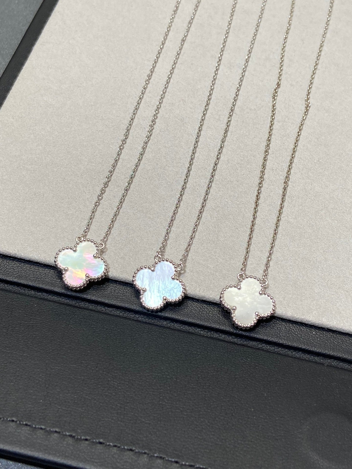 [⭐DORISW] CLOVER MEDIUM SILVER WHITE MOP NECKLACE