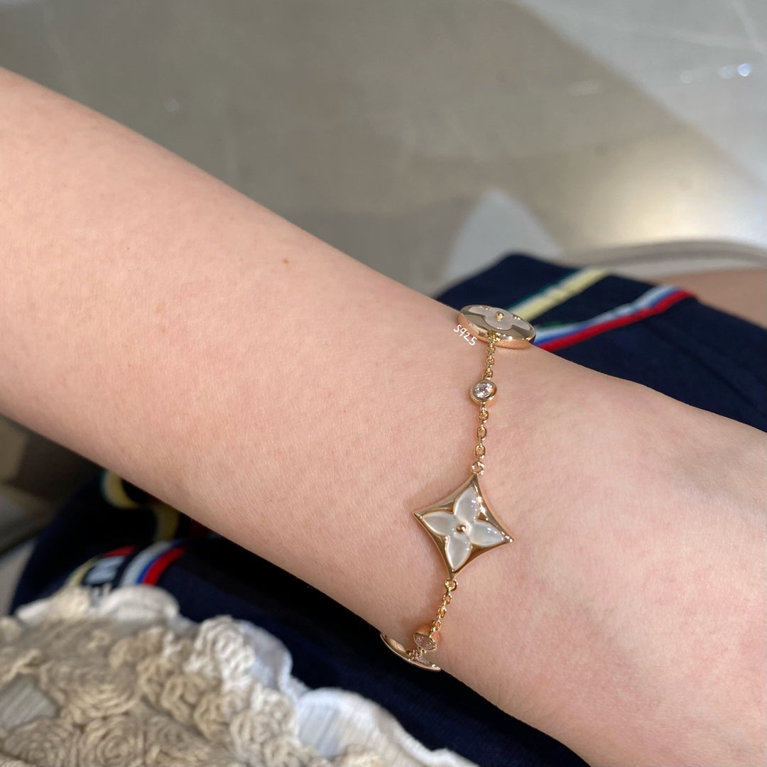 [⭐DORISW] ARMBAND MIT STERN- UND SONNENMOTIV, WEISSES PERLMUTT, ROSÉGOLD