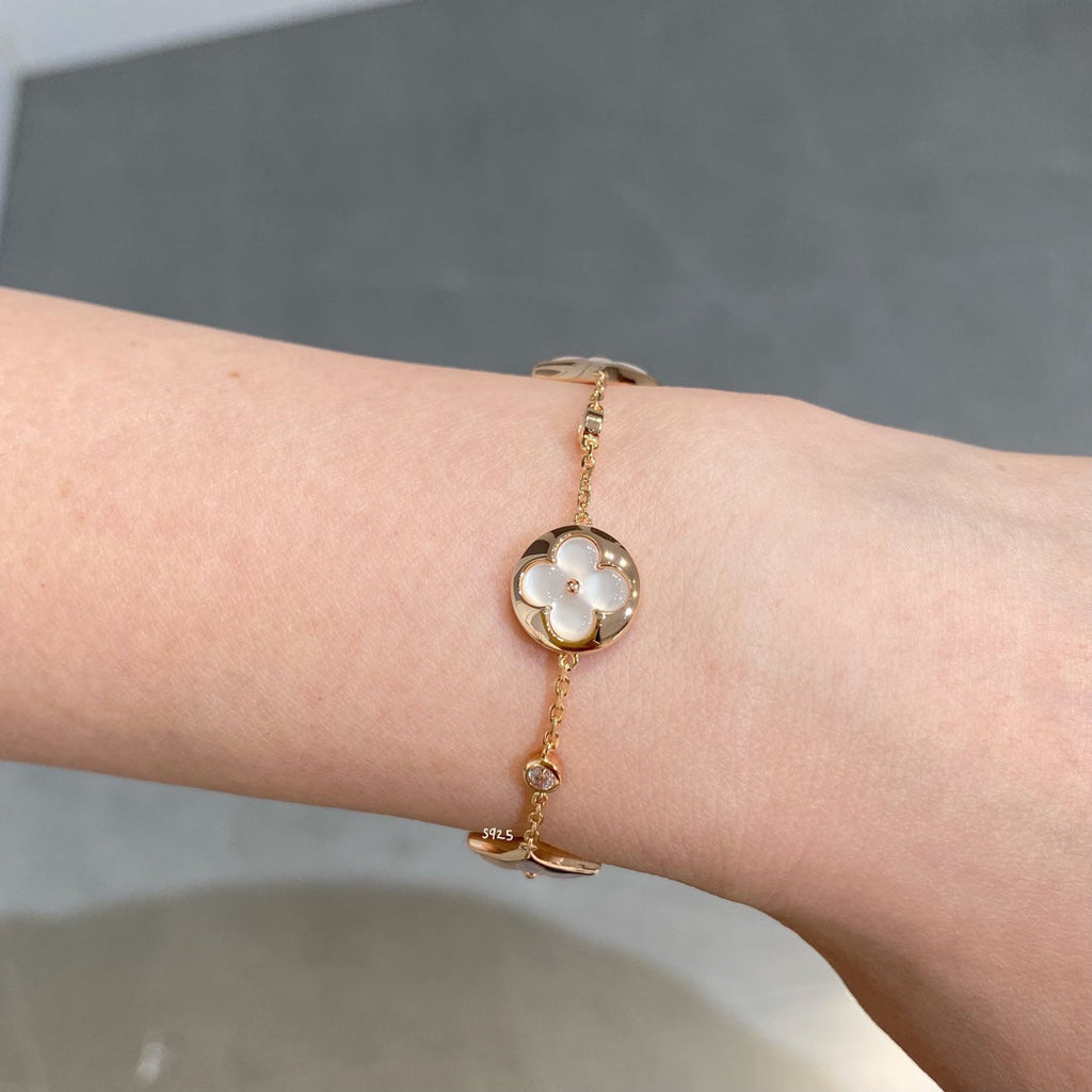 [⭐DORISW] ARMBAND MIT STERN- UND SONNENMOTIV, WEISSES PERLMUTT, ROSÉGOLD