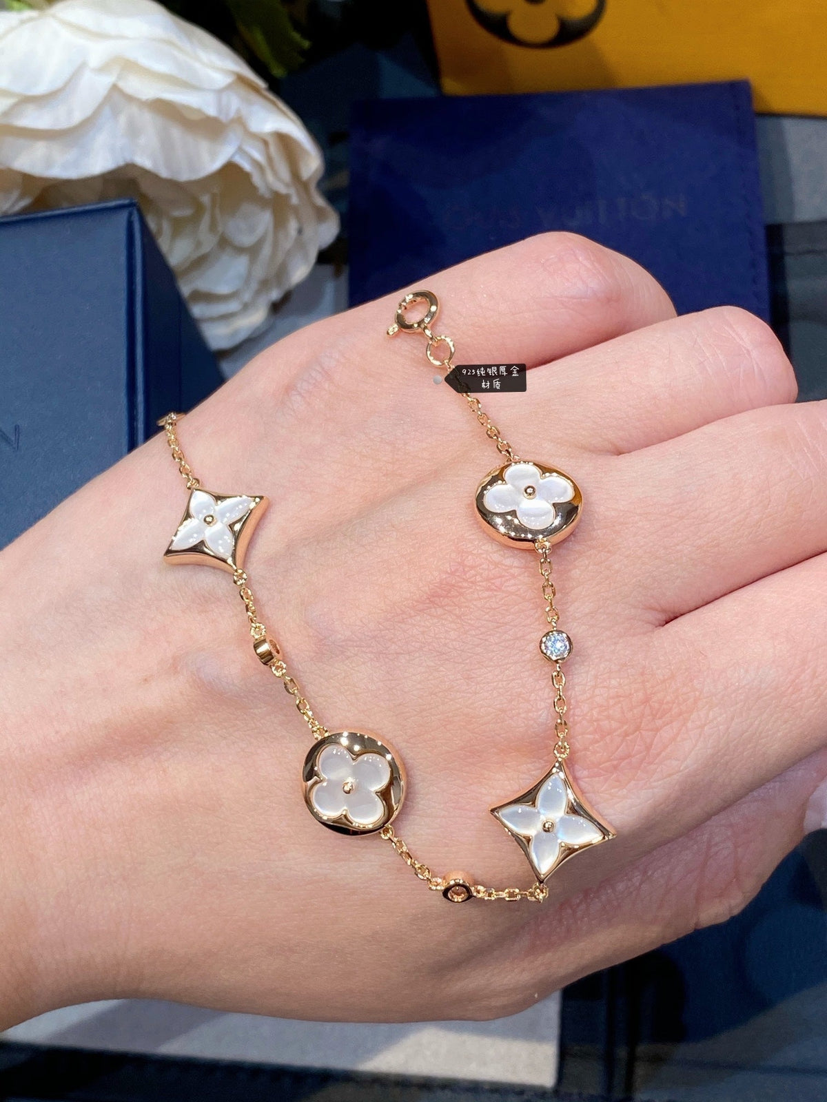 [⭐DORISW] ARMBAND MIT STERN- UND SONNENMOTIV, WEISSES PERLMUTT, ROSÉGOLD