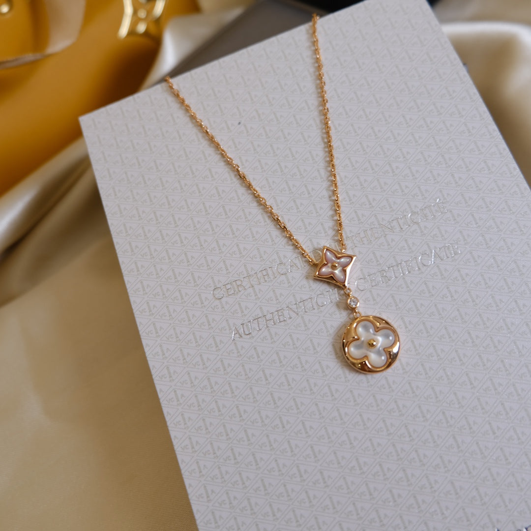 [⭐DORISW] HALSKETTE MIT STERN- UND SONNENMOTIV IN WEISSEM PERLMUTT UND ROSÉGOLD