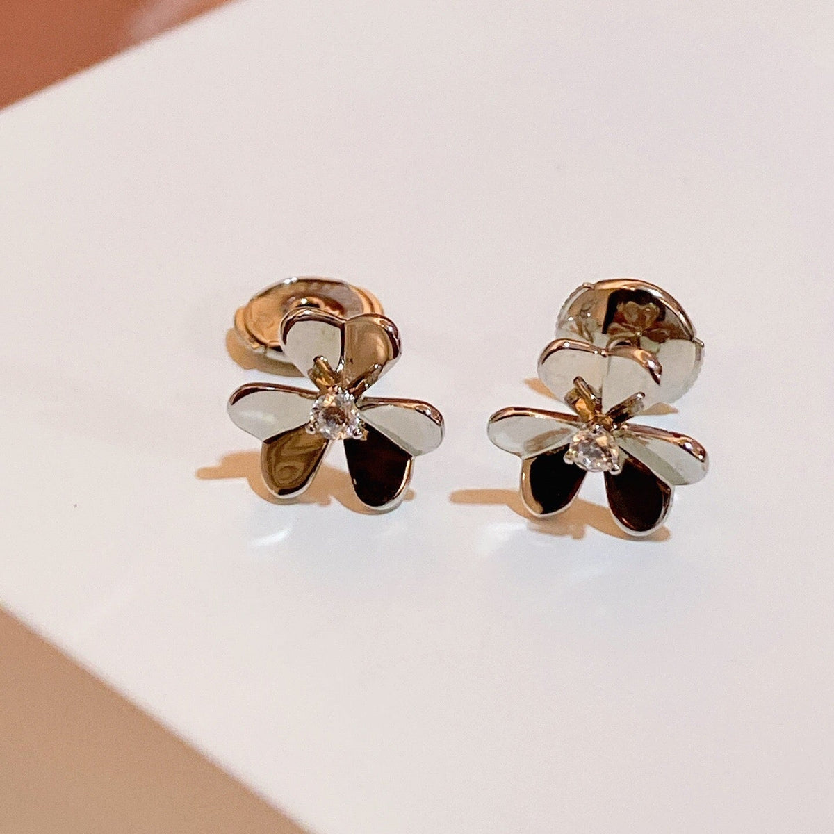 [⭐DORISW] FRIVOLLE MINI BLUMEN-OHRRINGE