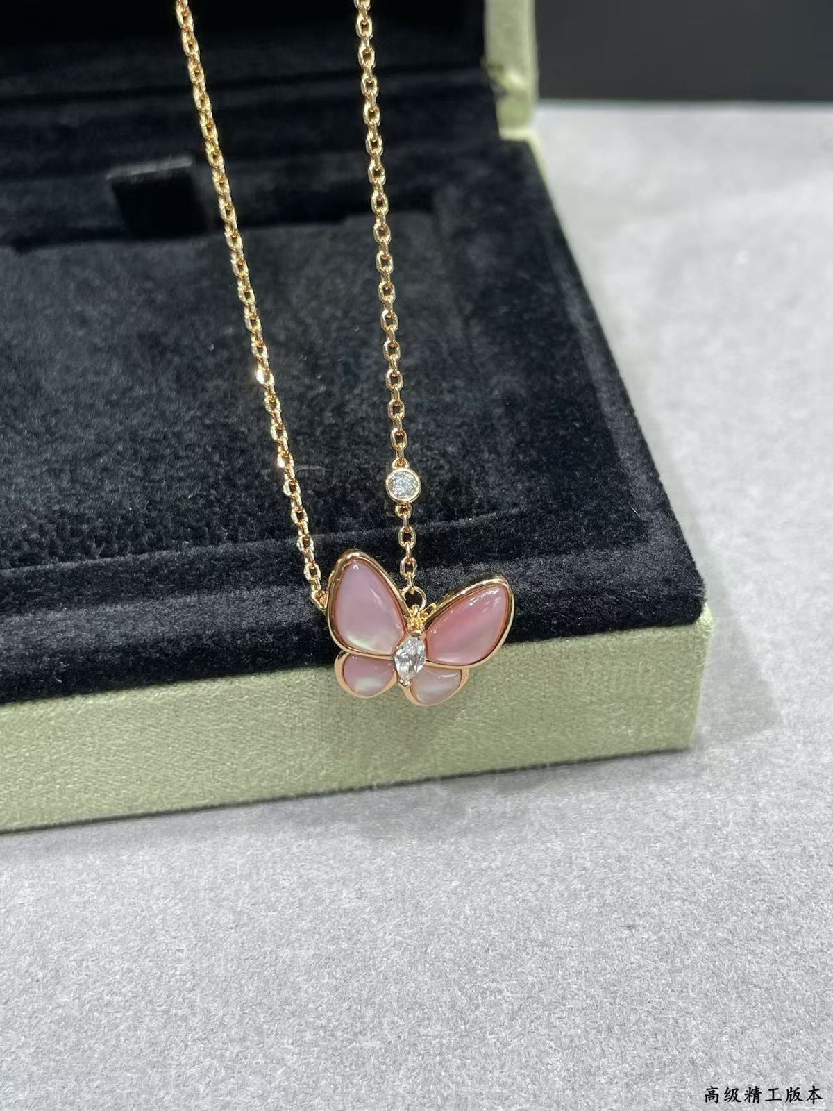 [[⭐DORISW] ] SCHMETTERLINGS-HALSKETTE MIT ROSA PERLMUTT UND DIAMANTEN