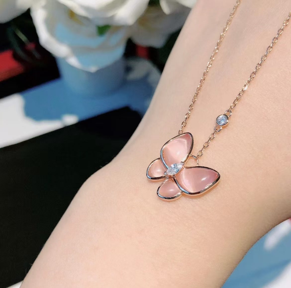 [[⭐DORISW] ] SCHMETTERLINGS-HALSKETTE MIT ROSA PERLMUTT UND DIAMANTEN