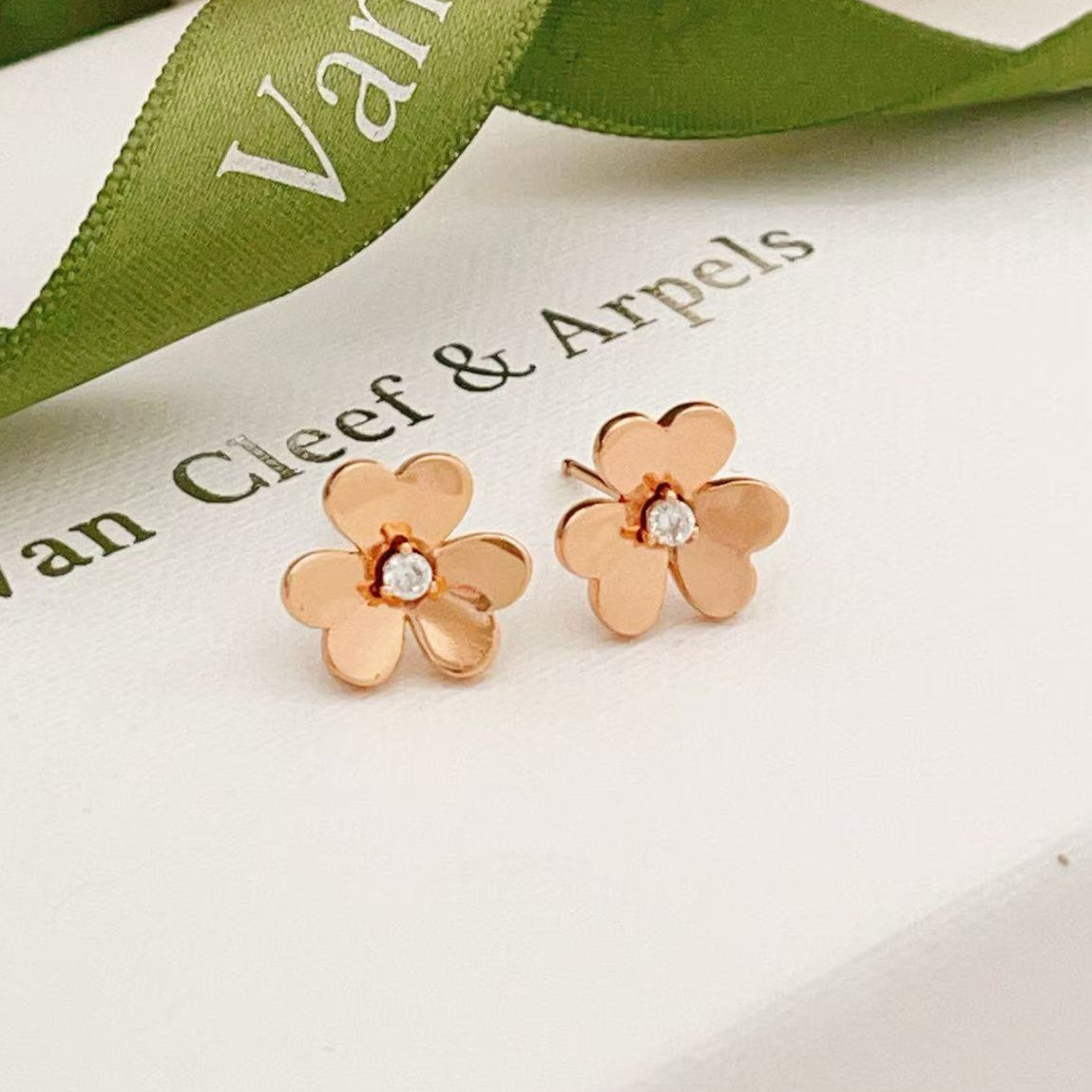 [⭐DORISW] FRIVOLLE MINI BLUMEN-OHRRINGE