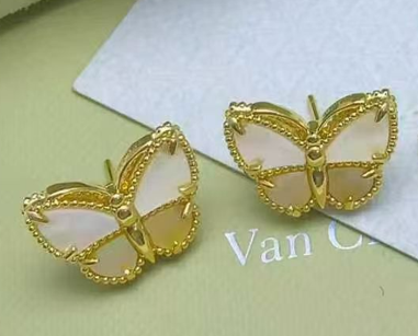 [[⭐DORISW] ] 26 NEW CLOVER LUCKY LIGHT YELLOW AND WHITE SET