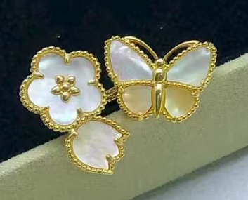 [[⭐DORISW] ] 26 NEW CLOVER LUCKY LIGHT YELLOW AND WHITE SET