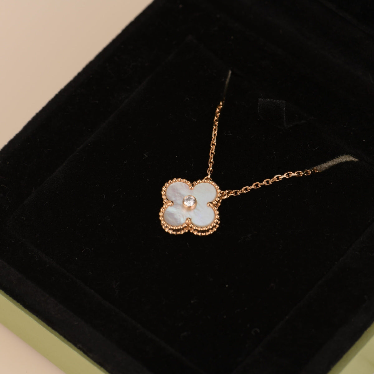 [⭐DORISW] CLOVER 15MM DIAMOND WHITE FRITILLARIA-HALSKETTE
