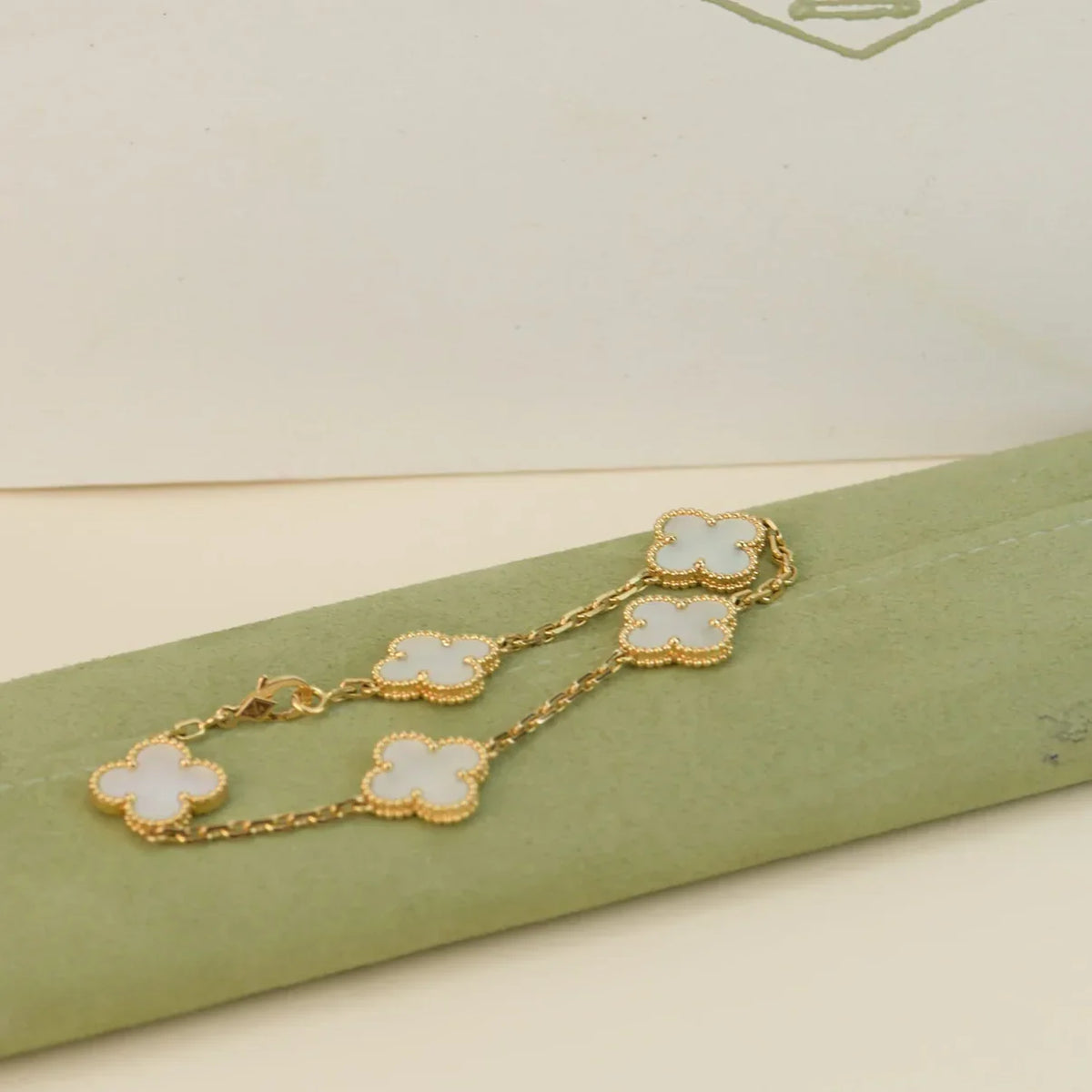 [[⭐DORISW] ]NEUE CLOVER WHITE PEARL MOP 5-MOTIV ARMBAND-KOLLEKTION