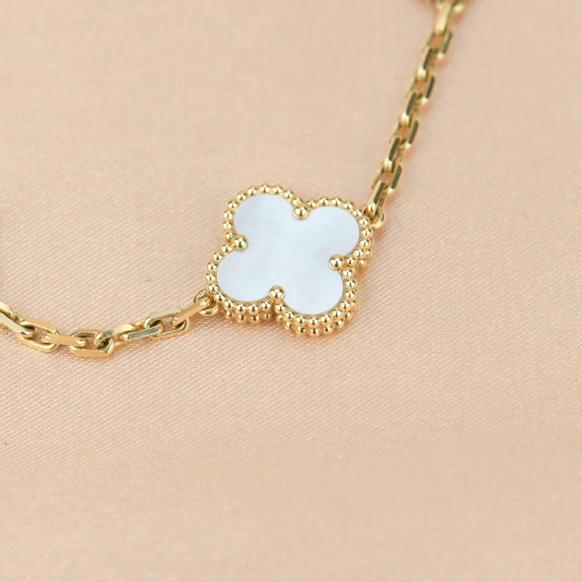 [[⭐DORISW] ]NEUE CLOVER WHITE PEARL MOP 5-MOTIV ARMBAND-KOLLEKTION